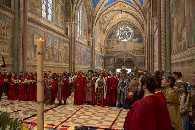 Calendimaggio, Assisi